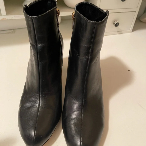 Anne Klein gorgeous boots with gold design heels - Picture 4 of 15